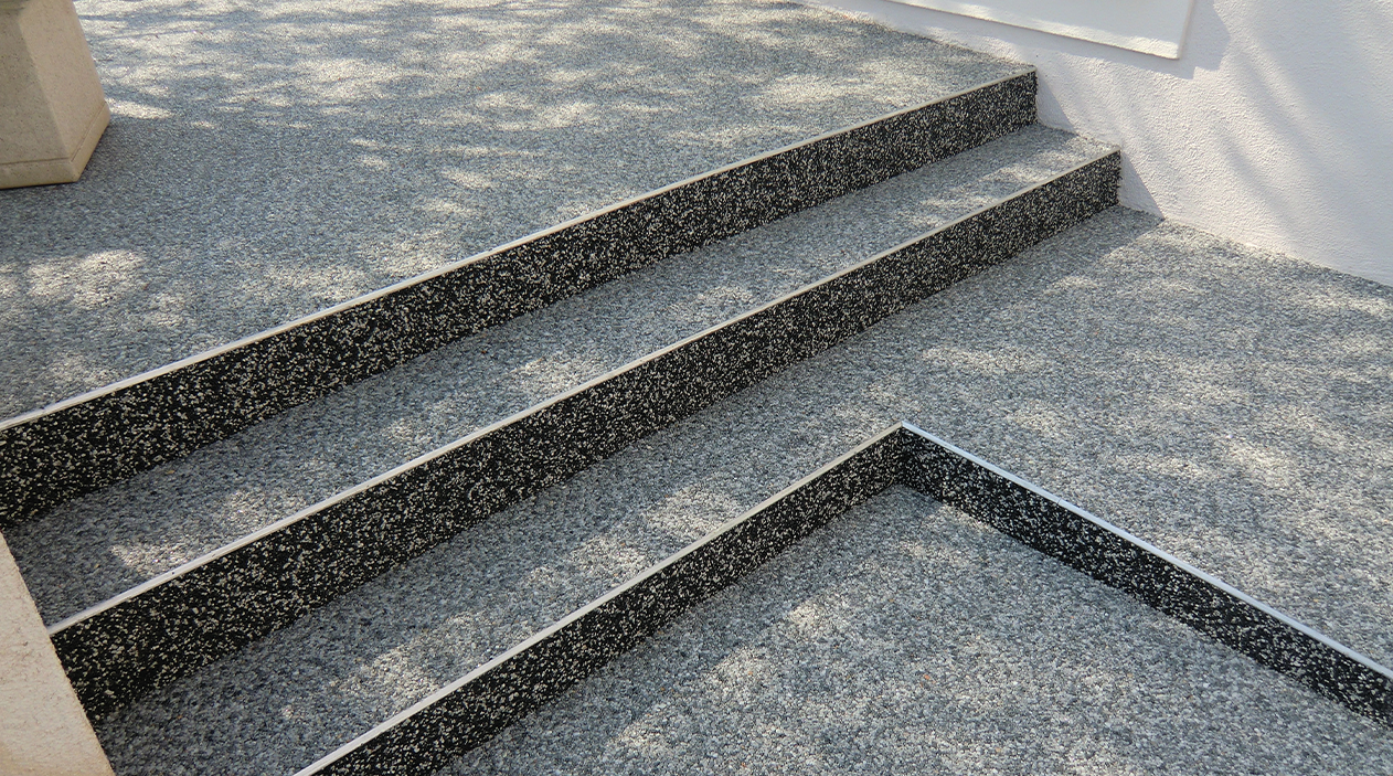 escaliers en moquette de pierre